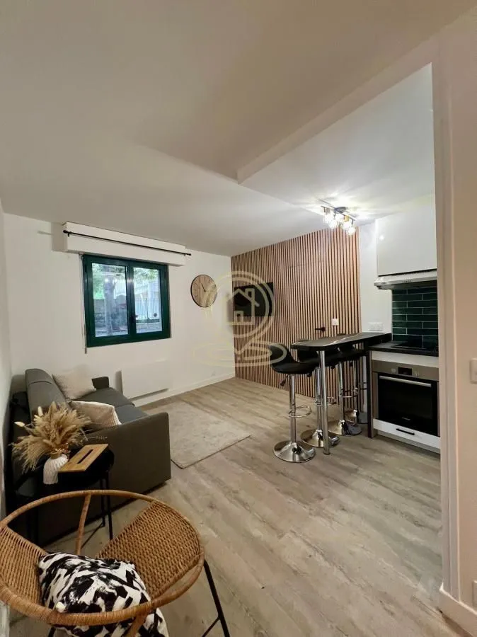 Izdavanje, dvosoban stan, 50m², Palilula Sve Podlokacije, Beograd