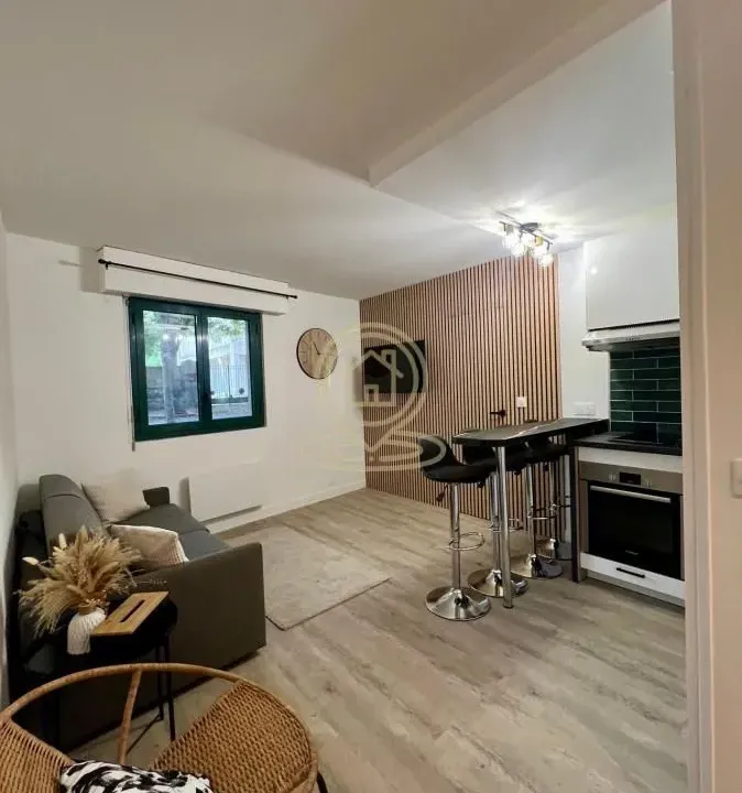 Izdavanje, dvosoban stan, 50m², Palilula Sve Podlokacije, Beograd