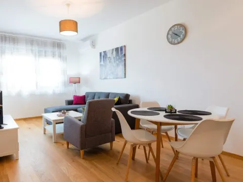 Sale, one bedroom apartment, 44m², Bečići, Budva - image 1