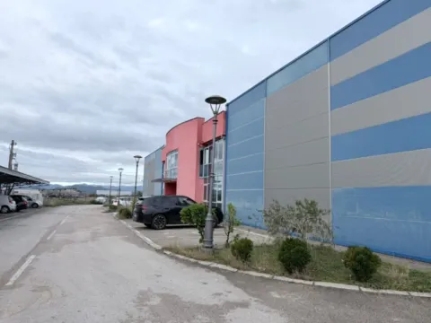 Izdavanje, poslovni prostor, 2000m², Kuće Rakića, Podgorica - image 4