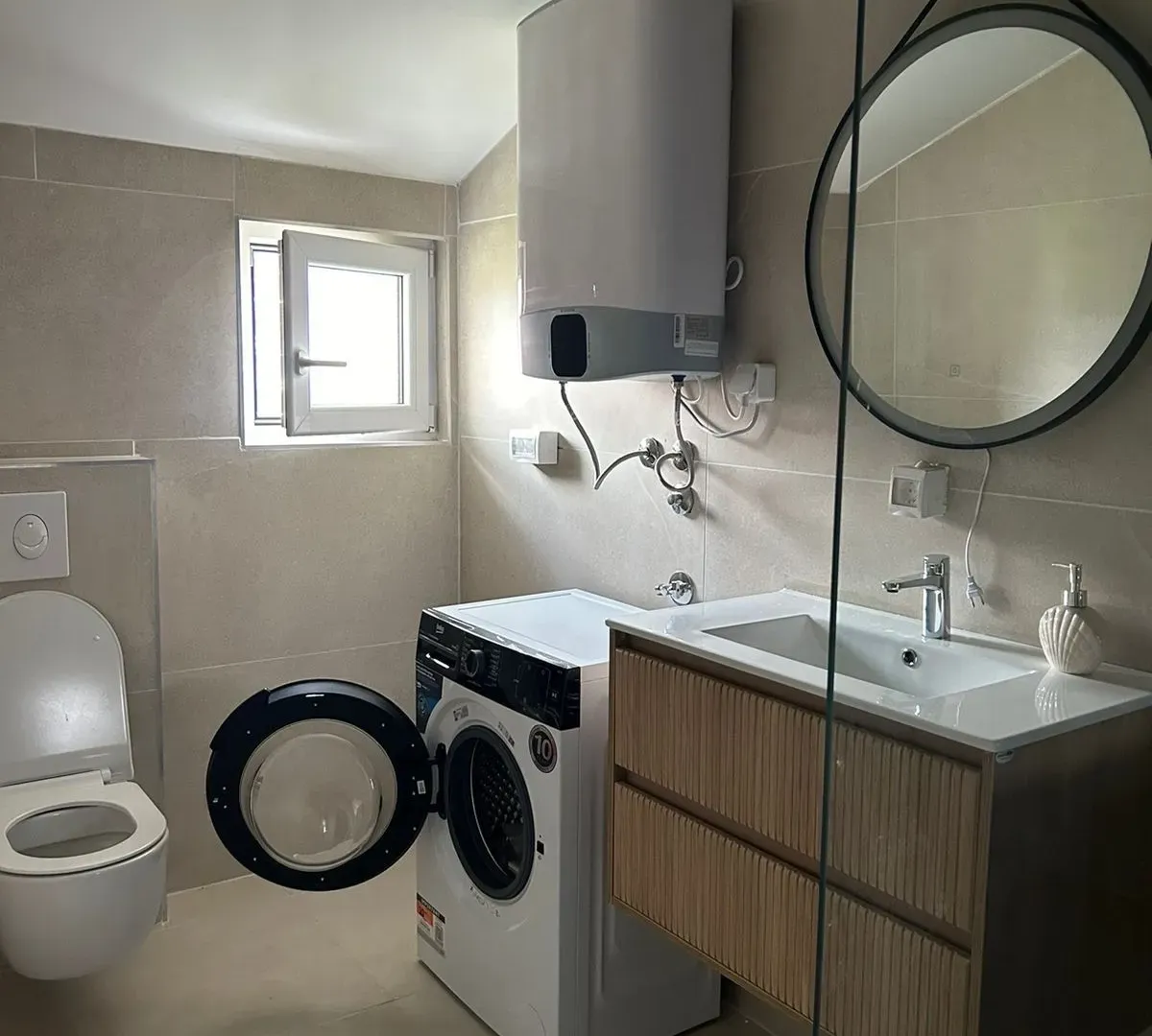 Izdavanje, dvosoban stan, 80m², Murtovina, Podgorica