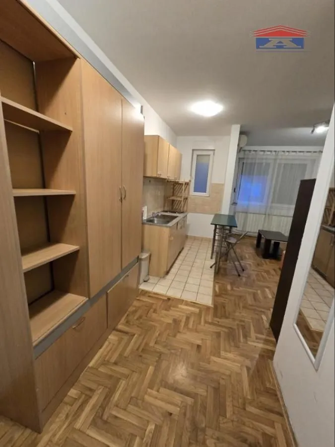 Izdavanje, garsonjera, 28m², Bulevar Evrope, Novi Sad Sve Podlokacije