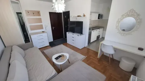Prodaja, jednosoban stan, 24m², Centar, Novi Sad - image 1