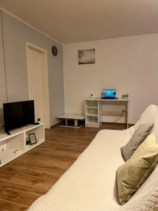 Izdavanje, dvosoban stan, 50m², Centar, Podgorica