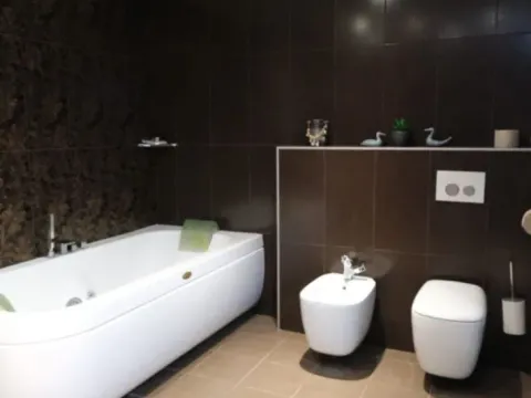 Izdavanje, četvorosoban stan, 178m², City Kvart, Podgorica - image 4