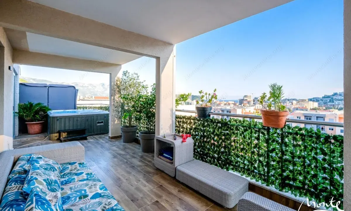 Prodaja, četvorosoban stan, 179m², Budva, Crna Gora