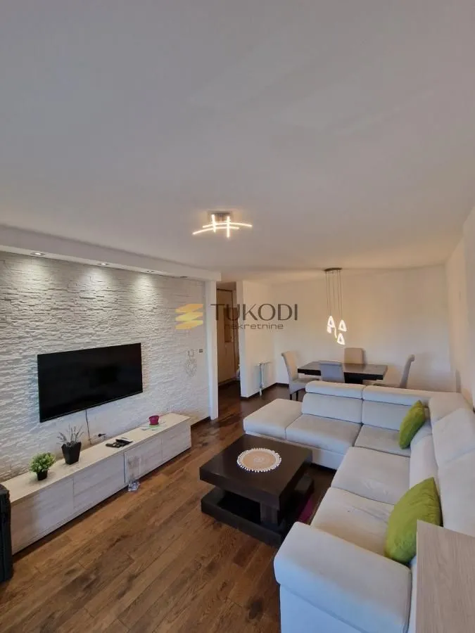 Prodaja, trosoban stan, 86m², Adamovićevo Naselje, Novi Sad Sve Podlokacije