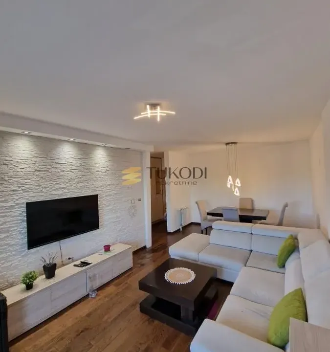 Sale, three bedroom apartment, 86m², Adamovićevo Naselje, Novi Sad Sve Podlokacije