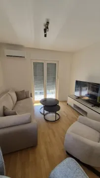 Rent, one bedroom apartment, 40m², Pobrežje, Podgorica - image 2