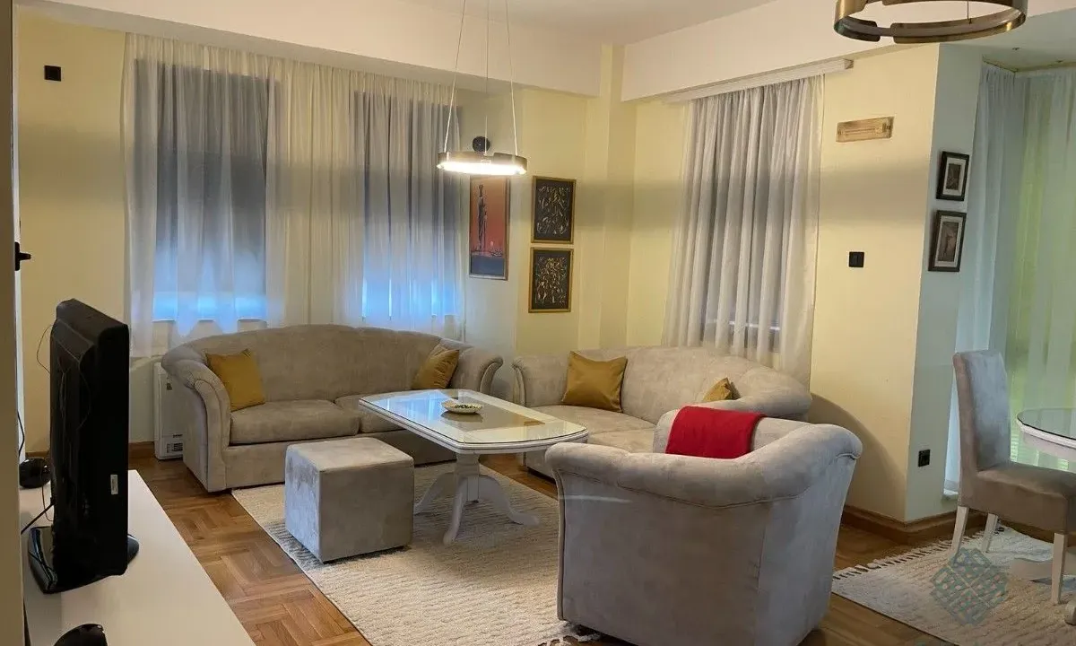 Izdavanje, četvorosoban stan, 76m², Centar, Podgorica