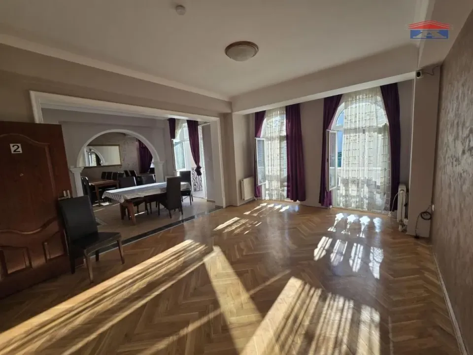 Rent, office space, 750m², Cara Dušana, Novi Sad Sve Podlokacije