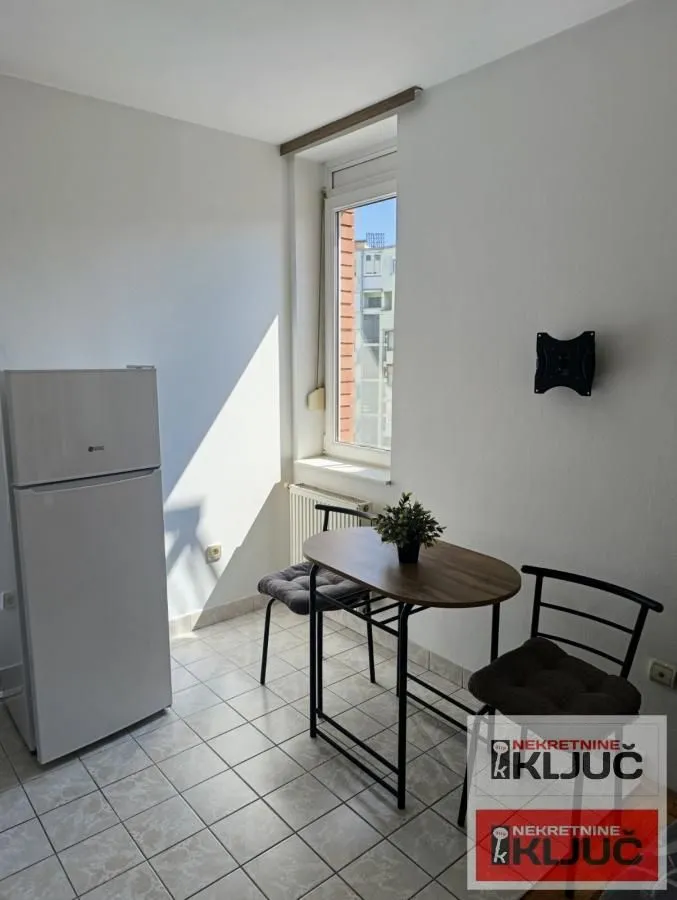 Izdavanje, garsonjera, 24m², Grbavica, Novi Sad Sve Podlokacije