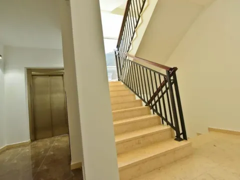 Prodaja, trosoban stan, 152m², Petrovac, Budva - image 11