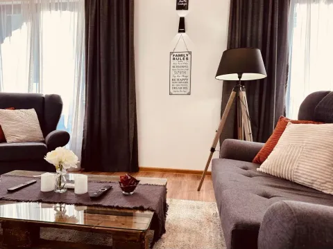 Izdavanje, trosoban stan, 130m², Tivat, Crna Gora - image 13