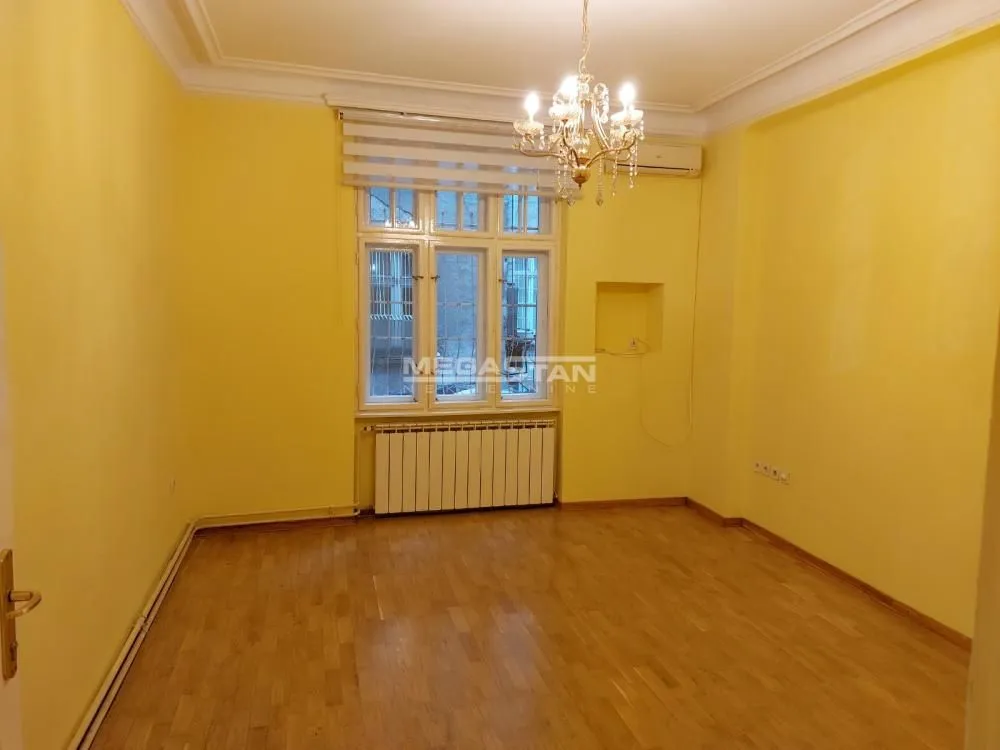 Rent, three bedroom apartment, 70m², Stari Grad, Beograd