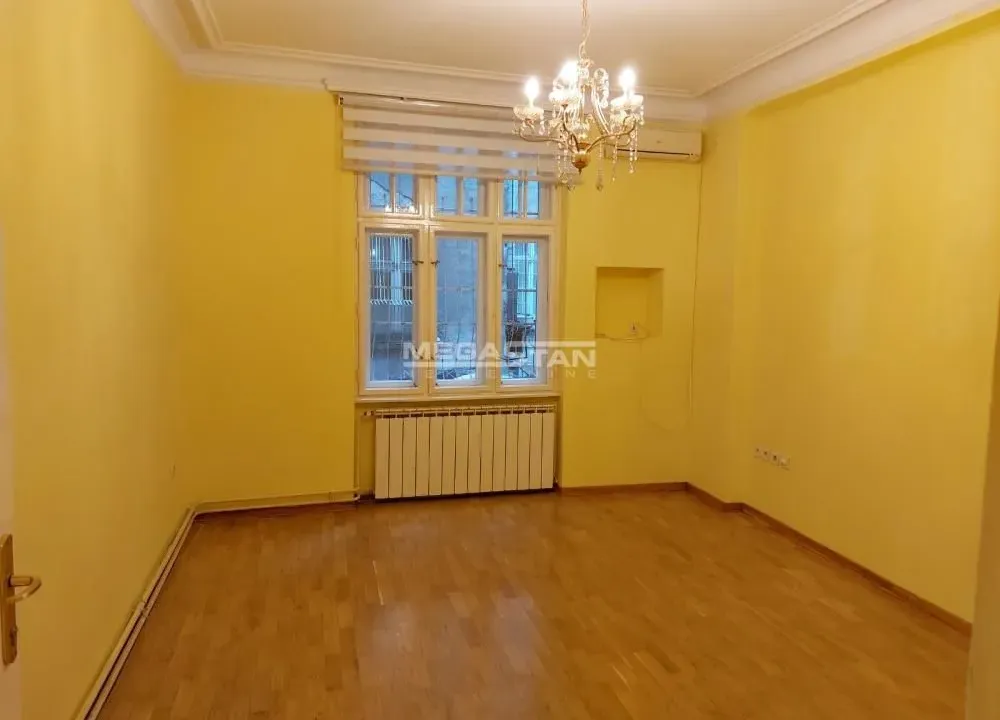 Rent, three bedroom apartment, 70m², Stari Grad, Beograd