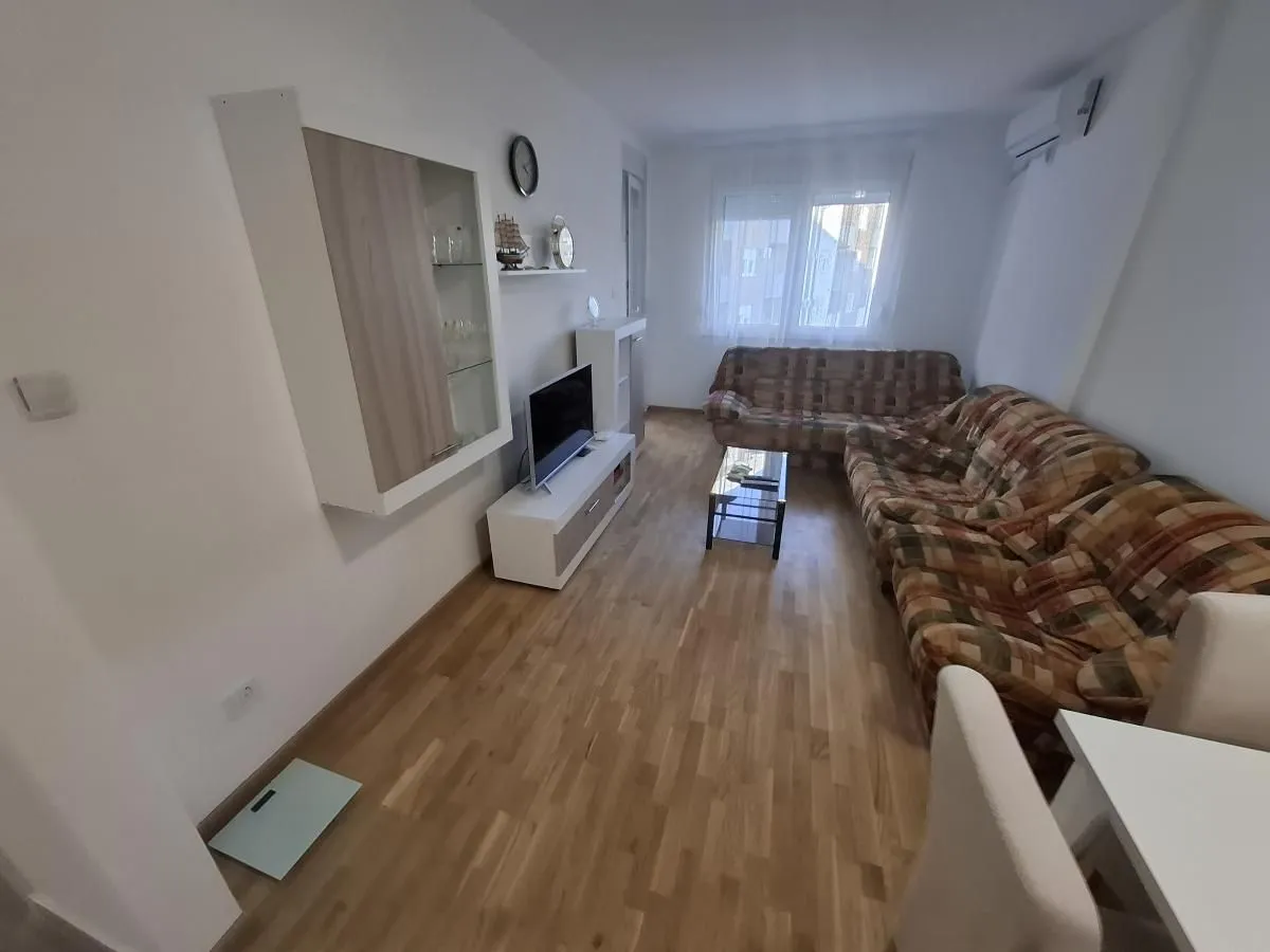 Izdavanje, dvosoban stan, 47m², Avijatičarsko naselje, Novi Sad Sve Podlokacije