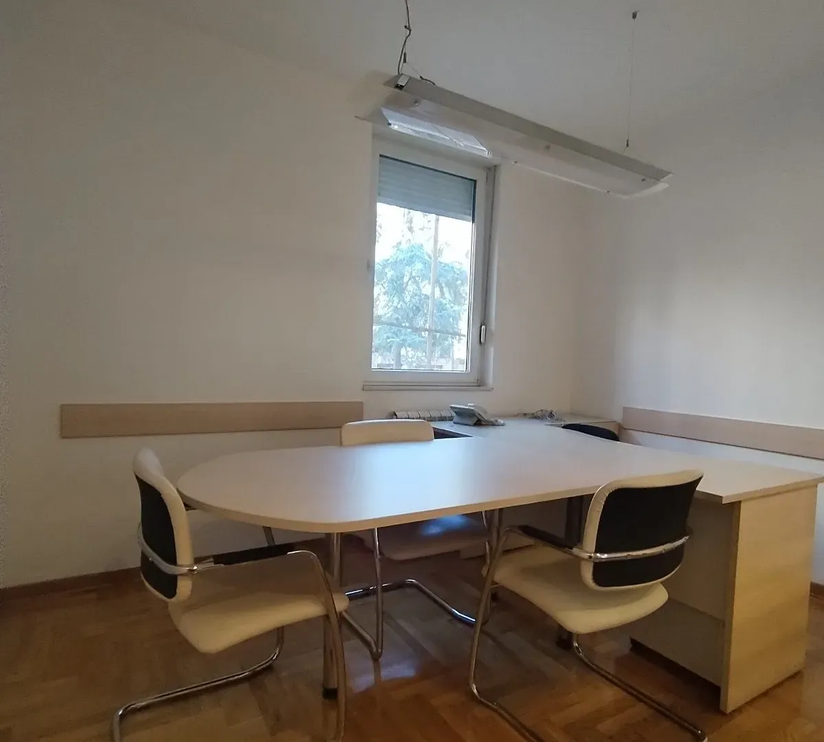 Izdavanje, poslovni prostor, 62m², Vračar Sve Podlokacije, Beograd