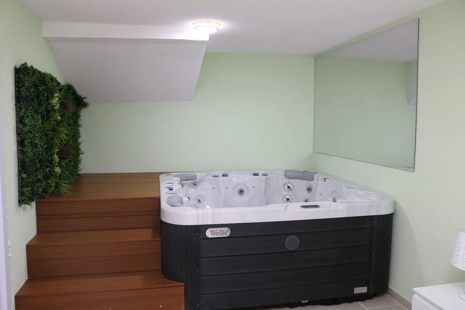 Izdavanje, kuća, 200m², Kuti, Herceg Novi