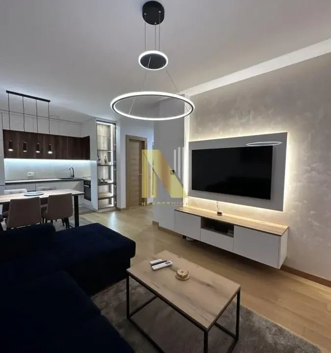 Izdavanje, trosoban stan, 65m², Centar, Novi Sad