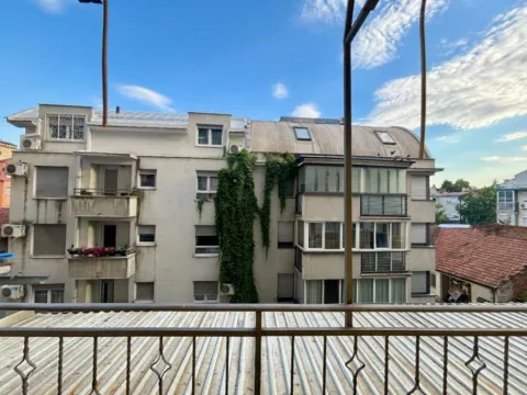 Izdavanje, trosoban stan, 95m², Južni Bulevar, Vračar Sve Podlokacije - image 5