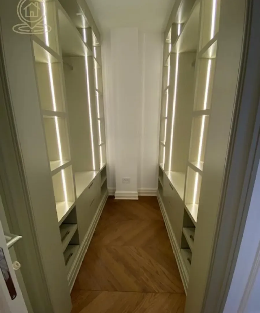 Izdavanje, četvorosoban stan, 170m², Čubura, Beograd