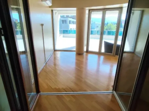 Prodaja, stan, 100m², Centar, Podgorica - image 12