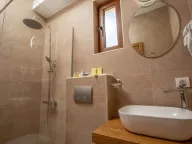 Prodaja,  poslovni prostor, 500m2, Kovačka Dolina, Žabljak