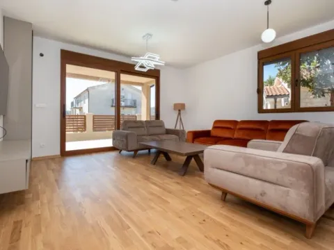 Izdavanje, kuća, 140m², Donja Gorica, Podgorica - image 3