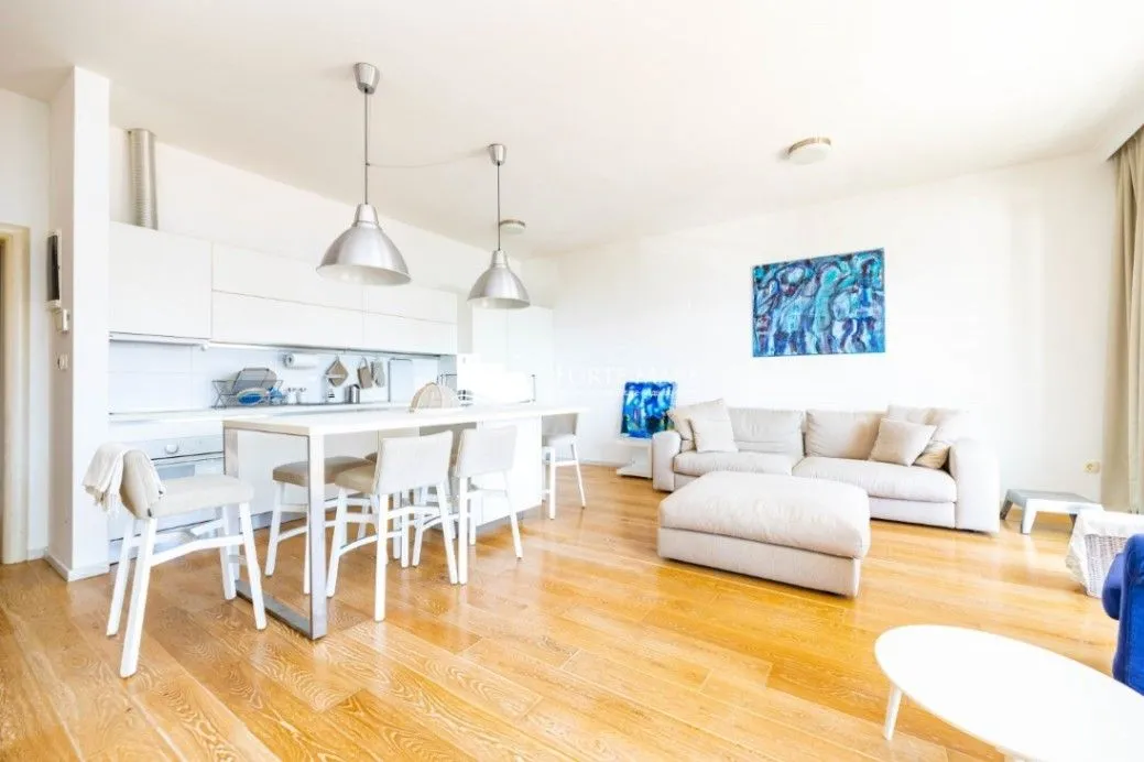 Prodaja, dvosoban stan, 118m², Njivice, Herceg Novi