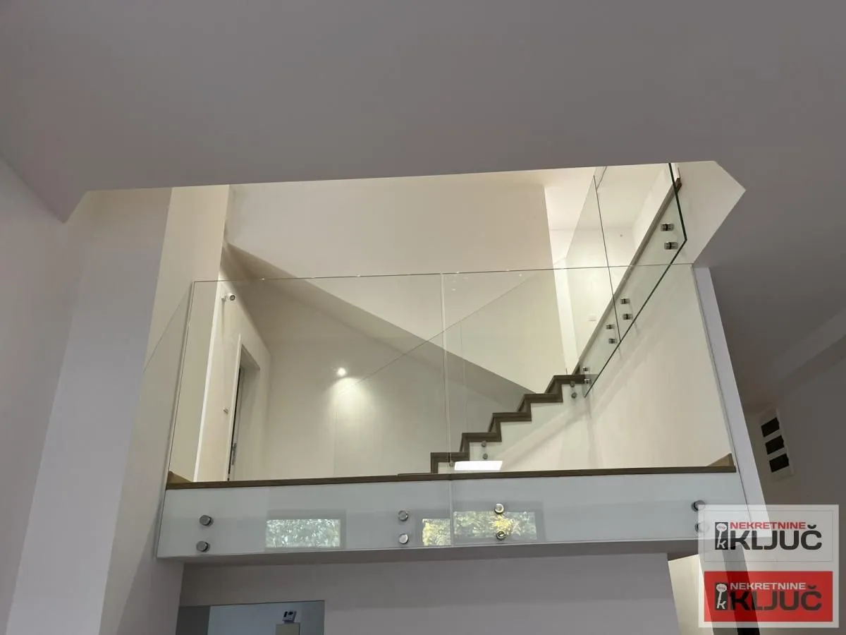 Izdavanje, kuća, 247m², Sremska Kamenica, Petrovaradin
