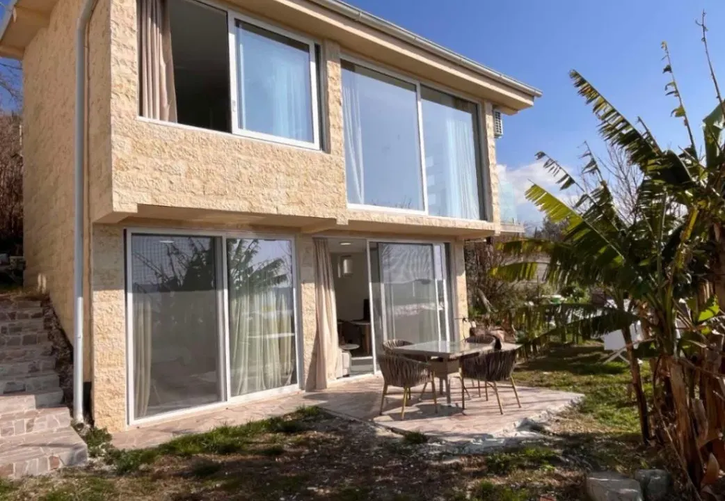 Izdavanje, kuća, 100m², Tripovići, Tivat