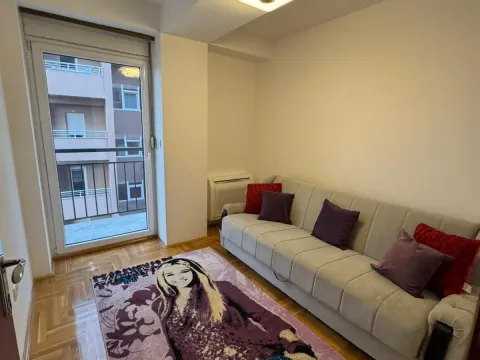 Izdavanje, trosoban stan, 92m², Krivi Most, Podgorica - image 12