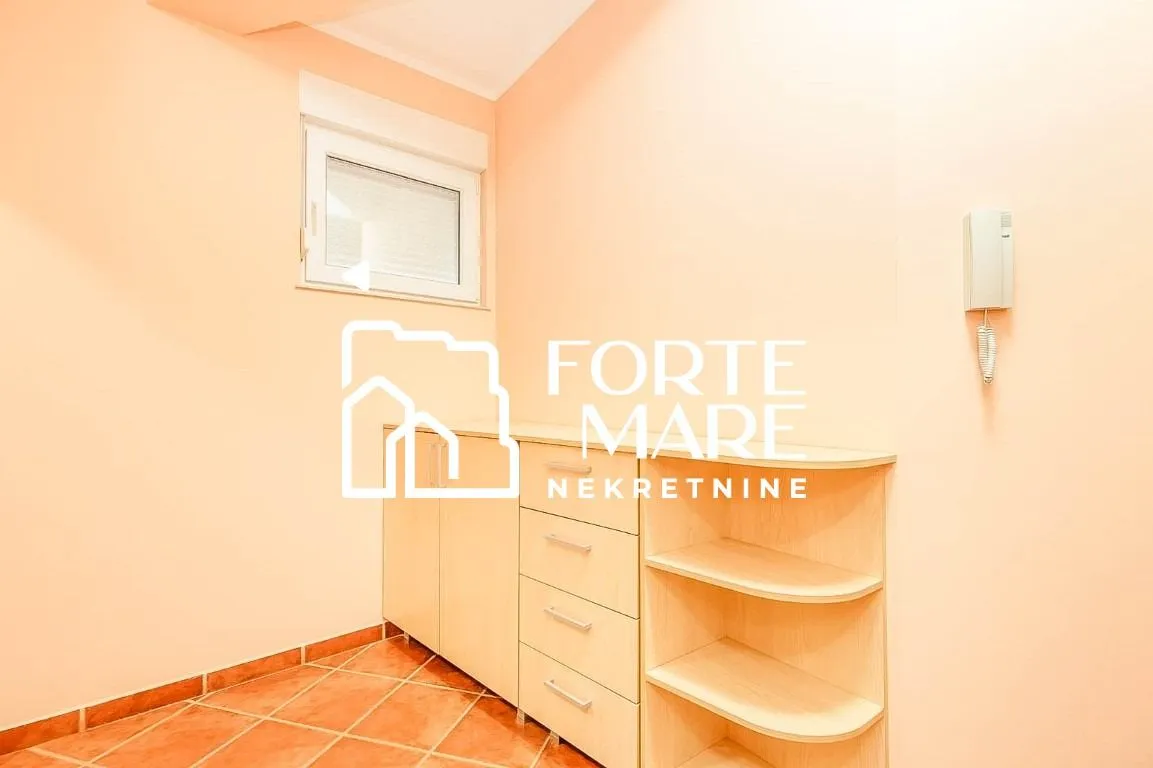 Izdavanje, dvosoban stan, 73m², Kumbor, Herceg Novi