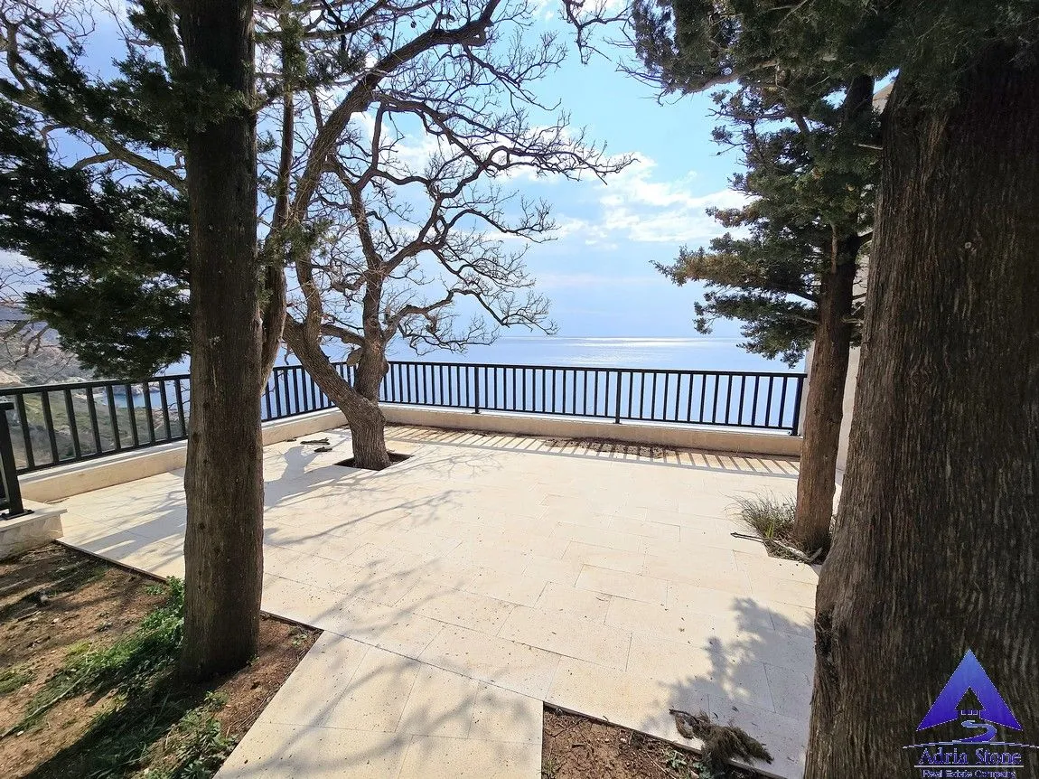 Prodaja, kuća, 580m², Skočiđevojka, Budva