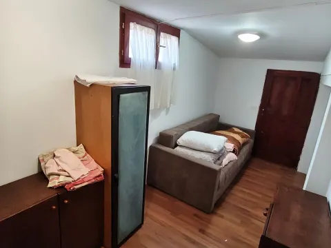 Rent, house, 42m², Malo Brdo, Podgorica - image 13