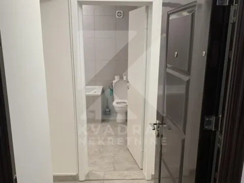 Izdavanje, dvosoban stan, 65m², Blok 5, Podgorica - image 12