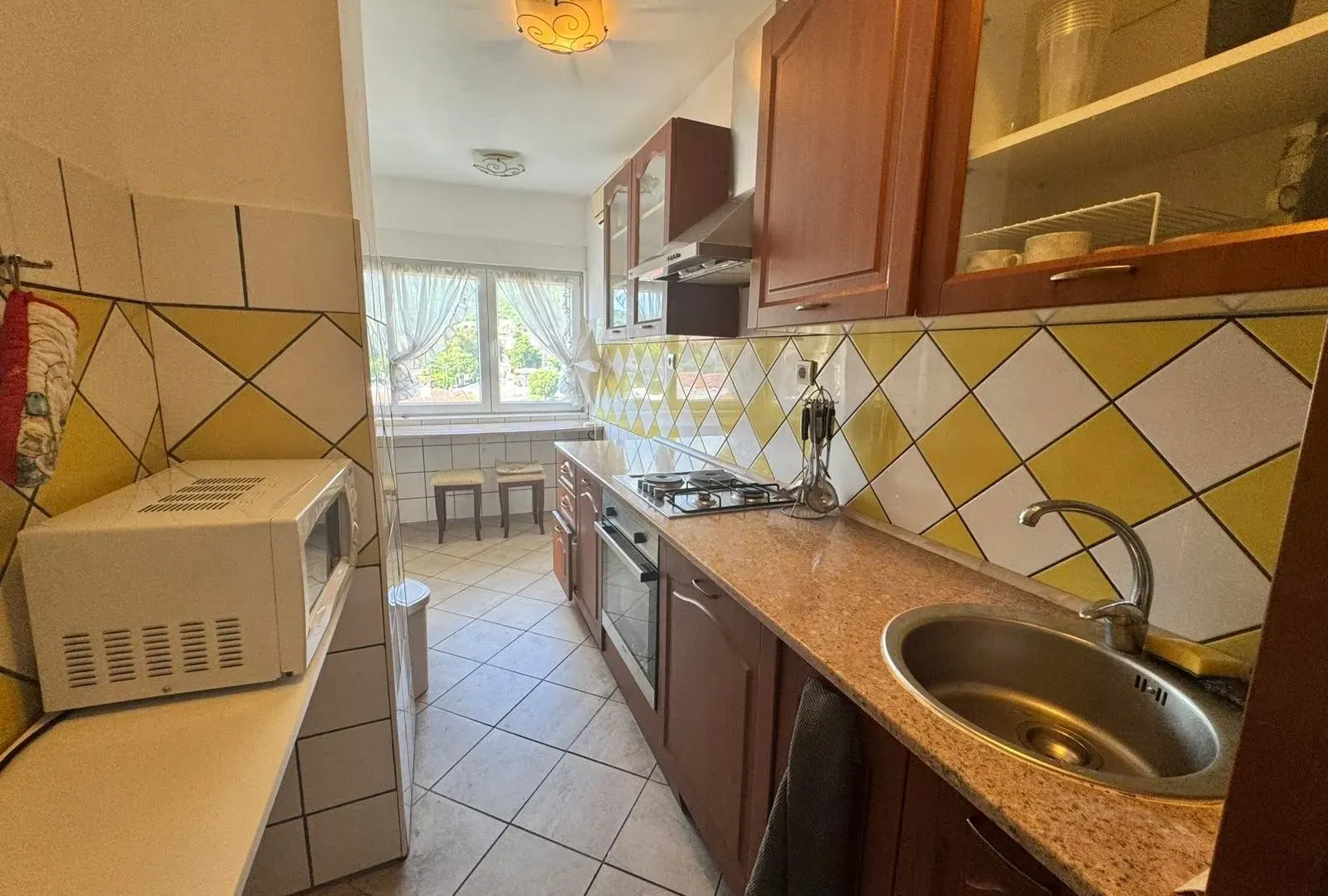 Rent, one bedroom apartment, 75m², Centar, Tivat