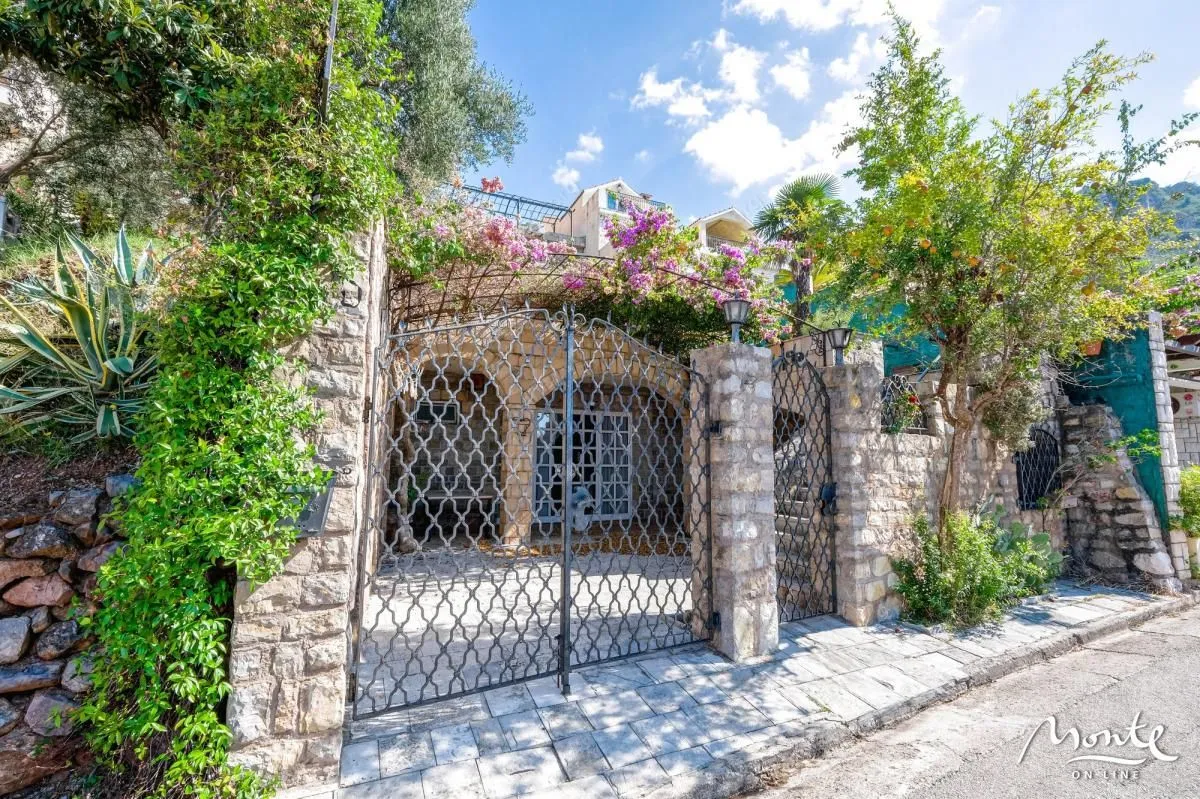 Sale, house, 375m², Sveti Stefan, Budva