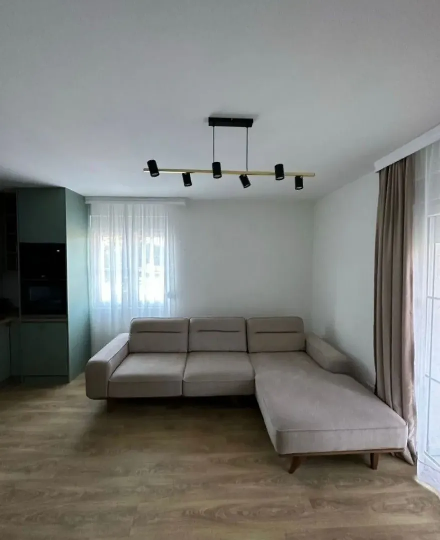 Izdavanje, dvosoban stan, 75m², Gruda, Cetinje