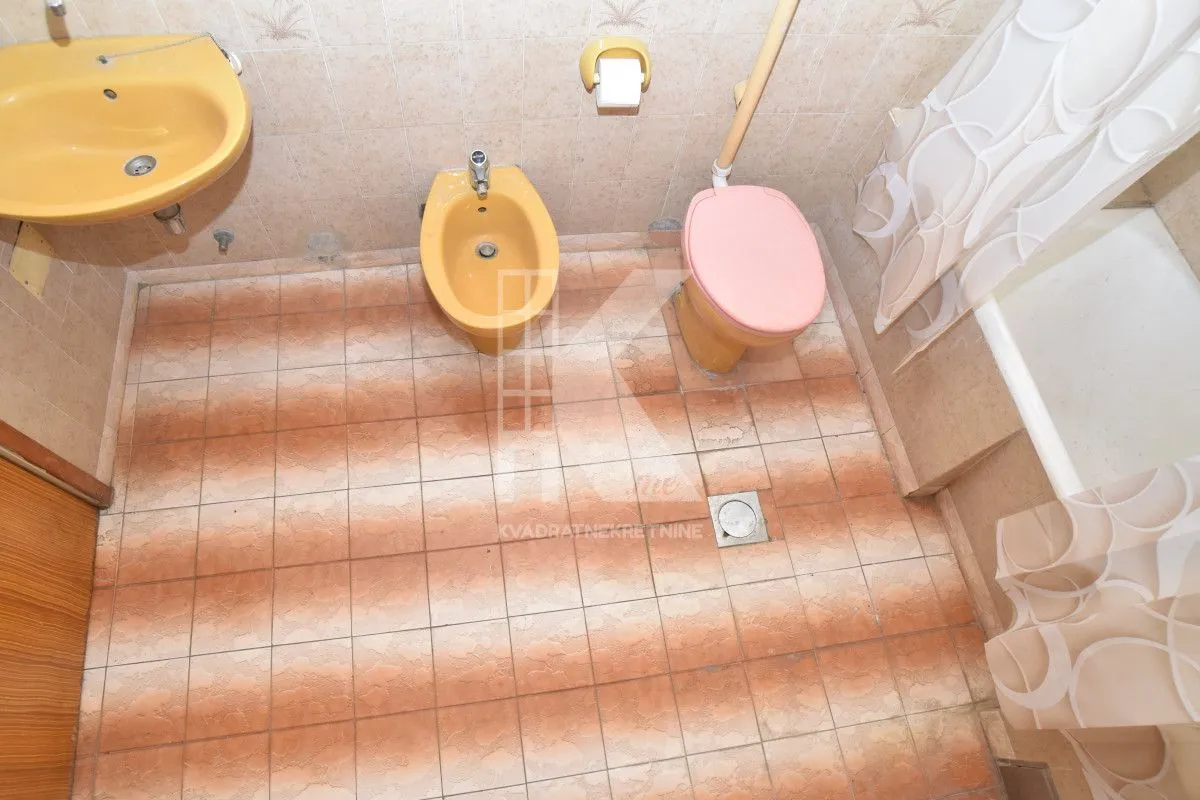 Sale, house, 240m², Dahna, Podgorica
