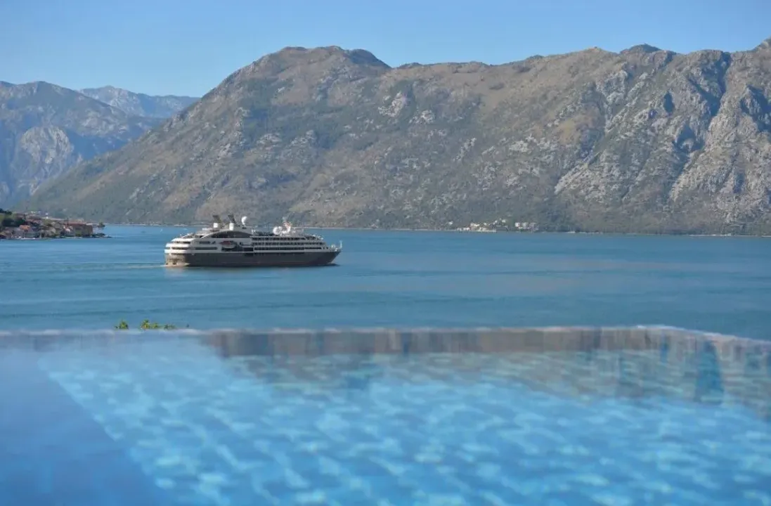 Prodaja, trosoban stan, 204m², Dobrota, Kotor