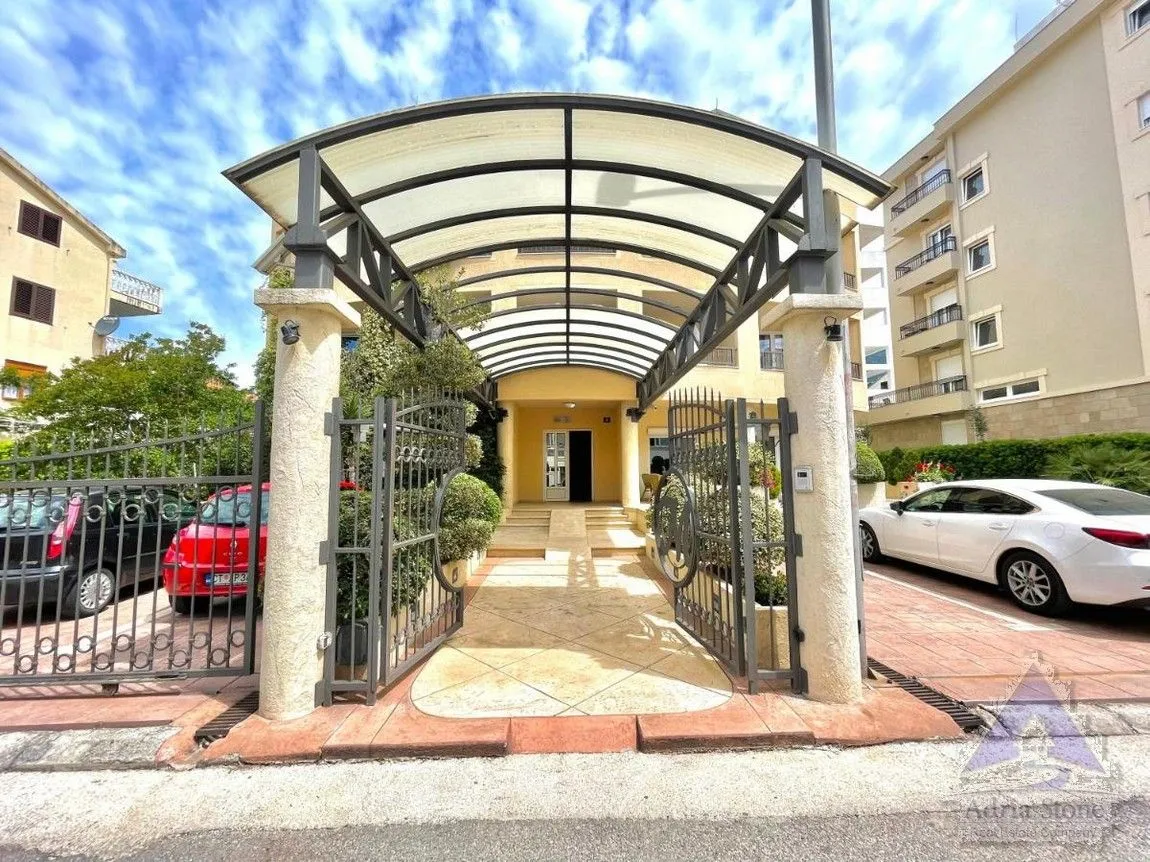 Prodaja, ugostiteljski objekat, 1300m², Budva, Crna Gora