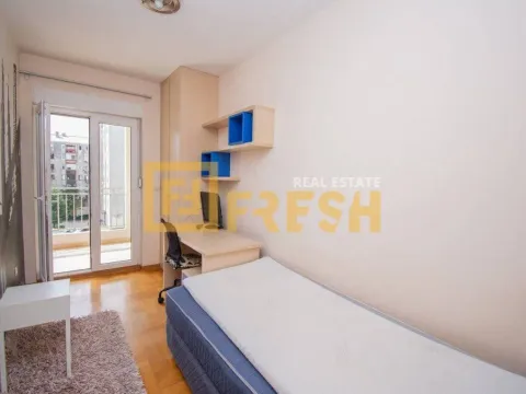 Izdavanje, trosoban stan, 100m², Blok 6, Podgorica - image 13