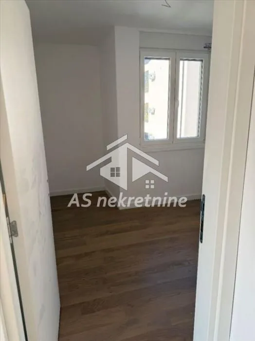 Prodaja, trosoban stan, 71m², Zemun Cara Dušana, Zemun Sve Podlokacije