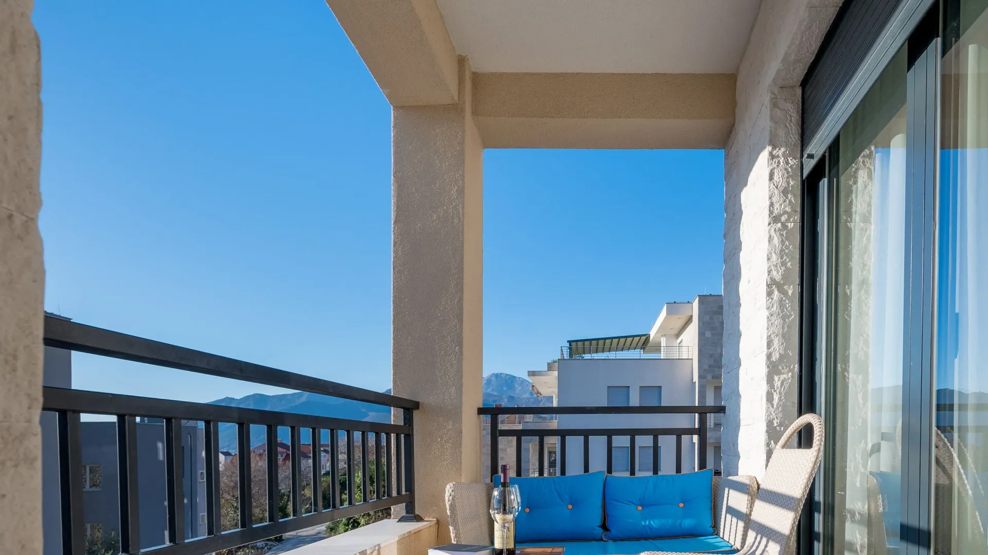 Prodaja, dvosoban stan, 63m², Pod Kuk, Tivat
