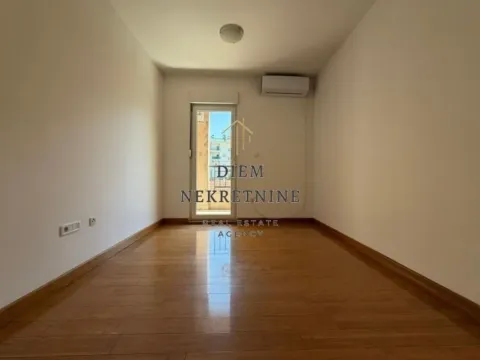 Izdavanje, trosoban stan, 107m², Vezirov Most, Podgorica - image 9