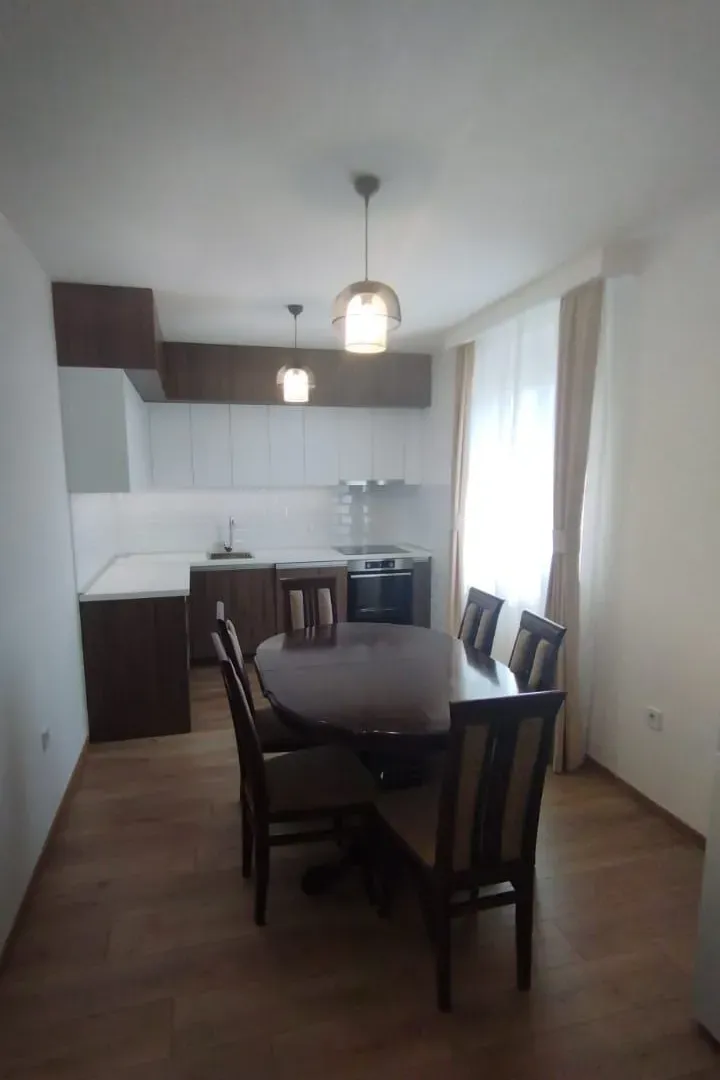 Izdavanje, trosoban stan, 100m², Zagorič, Podgorica