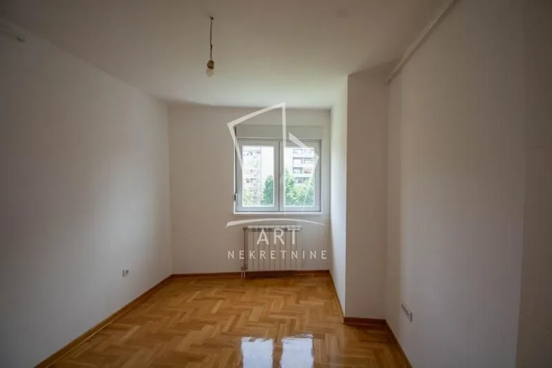 Sale, four bedroom apartment, 101m², Voždovac Sve Podlokacije, Beograd