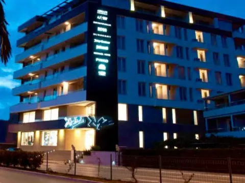 Rent, one bedroom apartment, 55m², Bulevar, Budva - image 14